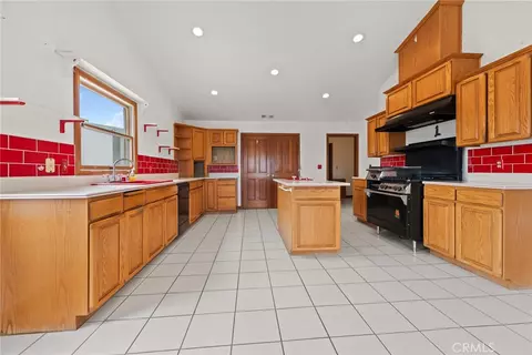 Kitchen - 17033 Andromeda, Riverside, CA 92504 photo 3 of 3