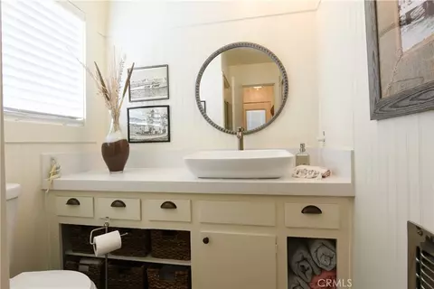 Bath - 5554 Carson Rd, Riverside, CA 92506 photo 2 of 2