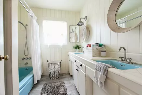 Bath - 5554 Carson Rd, Riverside, CA 92506 photo 1 of 2