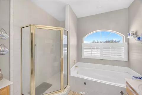Bath - 10505 Canyon, Oak Hills, CA 92344 photo 1 of 3