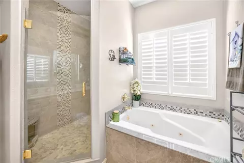 Bath - 10505 Canyon, Oak Hills, CA 92344 photo 3 of 3