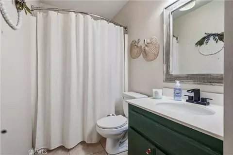 Bath - 44607 Crestwood Cir, Temecula, CA 92592 photo 2 of 2
