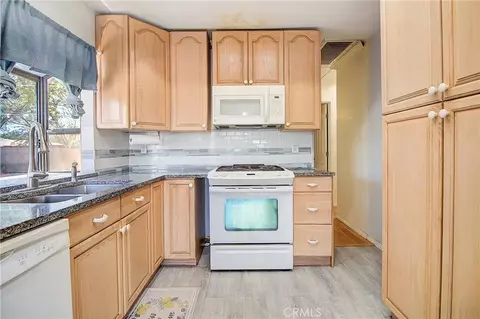 Kitchen - 10884 Cypress Ave, Riverside, CA 92505 photo 5 of 6