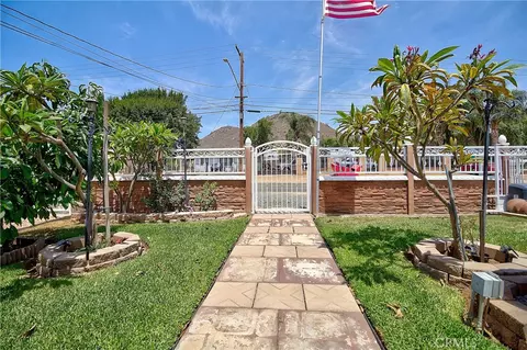 Exterior - 10884 Cypress Ave, Riverside, CA 92505 photo 2 of 10