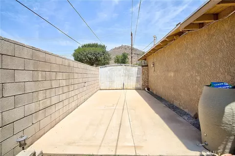 Exterior - 10884 Cypress Ave, Riverside, CA 92505 photo 8 of 10