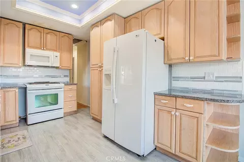 Kitchen - 10884 Cypress Ave, Riverside, CA 92505 photo 3 of 6