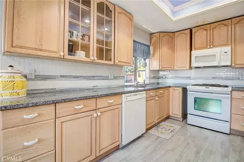 Kitchen - 10884 Cypress Ave, Riverside, CA 92505 photo 4 of 6
