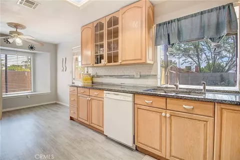 Kitchen - 10884 Cypress Ave, Riverside, CA 92505 photo 6 of 6