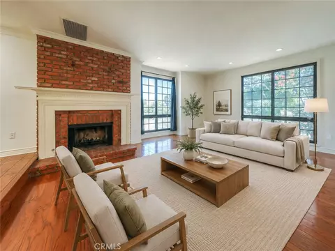 18100 Burbank #14, Tarzana, CA 91356