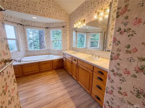 Bath - 295 Fairway, Lake Arrowhead, CA 92352 photo 1 of 4