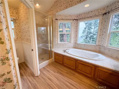 Bath - 295 Fairway, Lake Arrowhead, CA 92352 photo 2 of 4