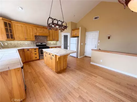 Kitchen - 295 Fairway, Lake Arrowhead, CA 92352 photo 1 of 1