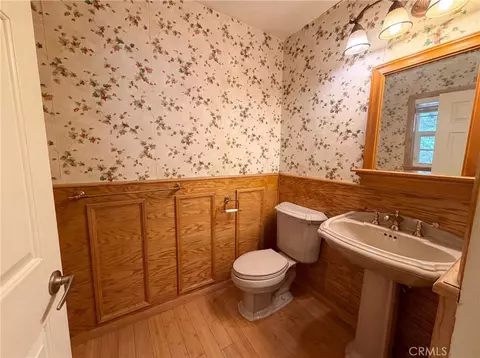 Bath - 295 Fairway, Lake Arrowhead, CA 92352 photo 3 of 4