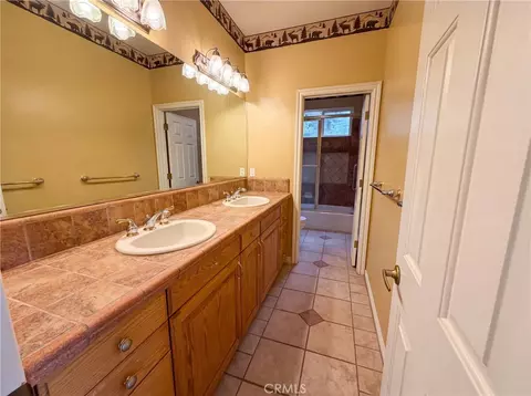 Bath - 295 Fairway, Lake Arrowhead, CA 92352 photo 4 of 4
