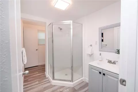 Bath - 2350 Shadow Hill Dr, Riverside, CA 92506 photo 1 of 7