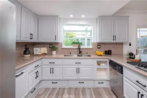 Kitchen - 2350 Shadow Hill Dr, Riverside, CA 92506 photo 5 of 5