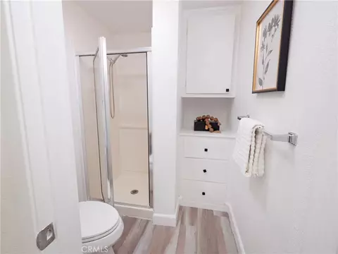 Bath - 2350 Shadow Hill Dr, Riverside, CA 92506 photo 5 of 7