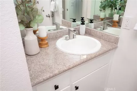 Bath - 2350 Shadow Hill Dr, Riverside, CA 92506 photo 7 of 7