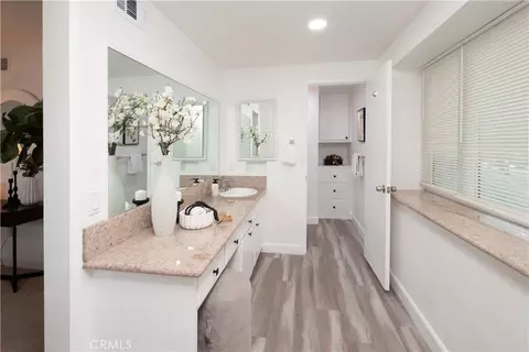 Bath - 2350 Shadow Hill Dr, Riverside, CA 92506 photo 3 of 7