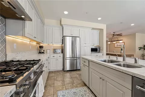 Kitchen - 9226 Alta Cresta, Riverside, CA 92508 photo 6 of 8
