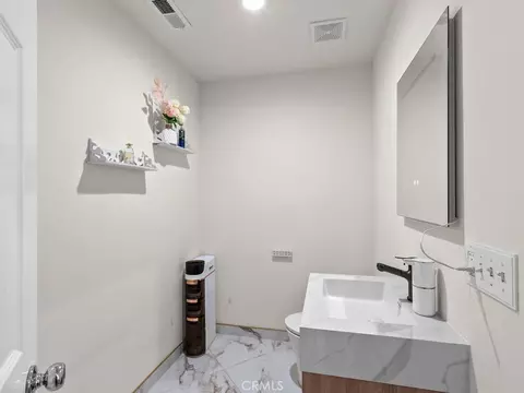 Bath - 8154 Calpella, Hesperia, CA 92345 photo 3 of 5