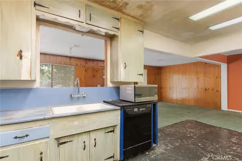 Kitchen - 5841 Palm Ave, Riverside, CA 92506 photo 2 of 3