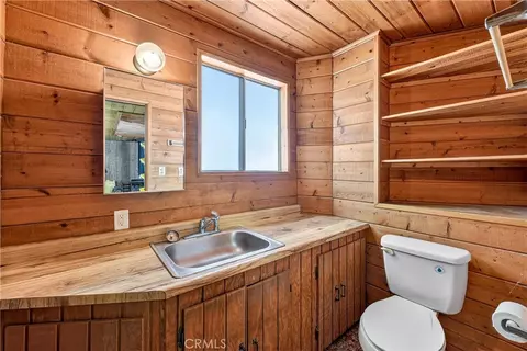 Bath - 7307 Lenox Ave, Riverside, CA 92504 photo 3 of 4