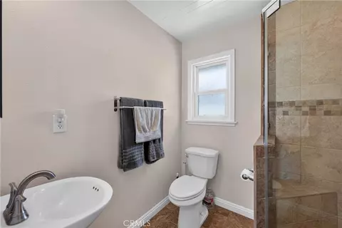 Bath - 4737 Toyon Rd, Riverside, CA 92504 photo 1 of 5