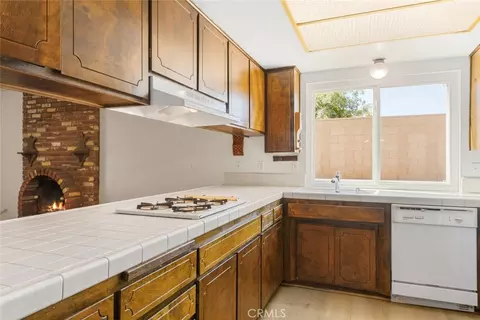 Kitchen - 13689 Sarah St, Yucaipa, CA 92399 photo 2 of 3
