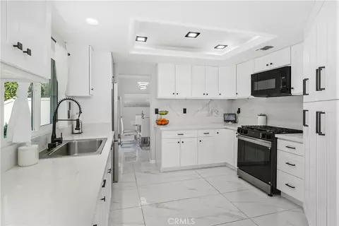 Kitchen - 29253 Greenbrier Pl, Highland, CA 92346 photo 1 of 3