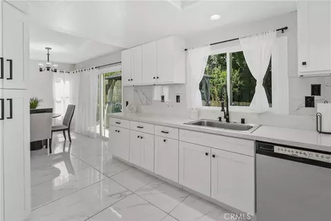 Kitchen - 29253 Greenbrier Pl, Highland, CA 92346 photo 3 of 3