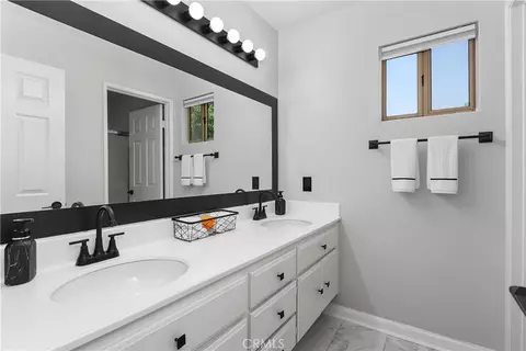 Bath - 29253 Greenbrier Pl, Highland, CA 92346 photo 2 of 4