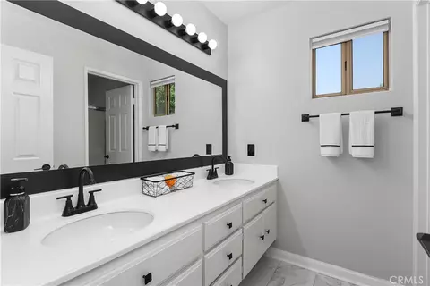 Bath - 29253 Greenbrier Pl, Highland, CA 92346 photo 2 of 4