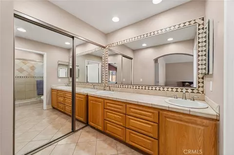 Bath - 8433 Tamarind, Riverside, CA 92509 photo 3 of 4