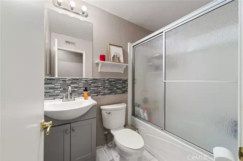 Bath - 8433 Tamarind, Riverside, CA 92509 photo 2 of 4