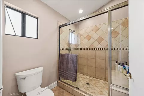 Bath - 8433 Tamarind, Riverside, CA 92509 photo 4 of 4