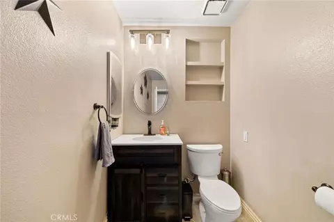 Bath - 8433 Tamarind, Riverside, CA 92509 photo 1 of 4