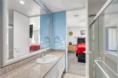 Bath - 2110 Hathaway, Riverside, CA 92506 photo 3 of 4
