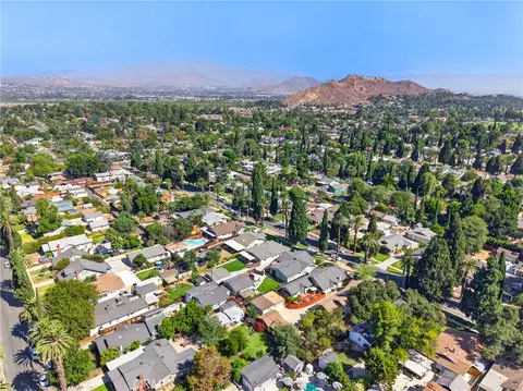 View/Area - 3920 Linwood, Riverside, CA 92506 photo 13 of 16