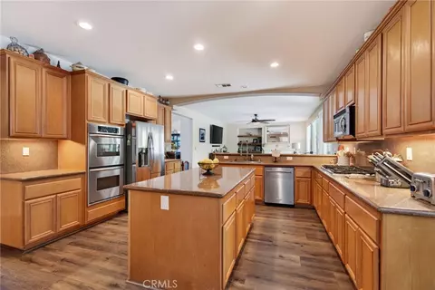 Kitchen - 18397 Swallowtail Ln, Riverside, CA 92504 photo 4 of 6