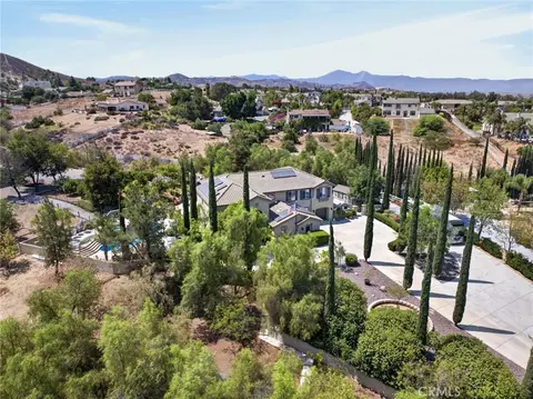 View/Area - 18397 Swallowtail Ln, Riverside, CA 92504 photo 2 of 11