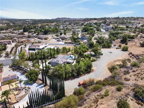 View/Area - 18397 Swallowtail Ln, Riverside, CA 92504 photo 6 of 11