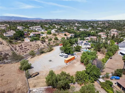 View/Area - 18397 Swallowtail Ln, Riverside, CA 92504 photo 3 of 11