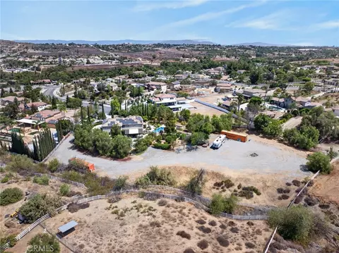 View/Area - 18397 Swallowtail Ln, Riverside, CA 92504 photo 5 of 11