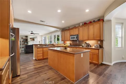 Kitchen - 18397 Swallowtail Ln, Riverside, CA 92504 photo 3 of 6