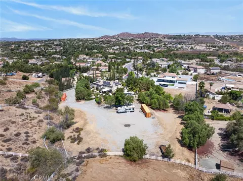 View/Area - 18397 Swallowtail Ln, Riverside, CA 92504 photo 4 of 11