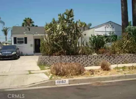 12157 Lull, North Hollywood, CA 91605