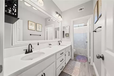 Bath - 24914 Rainbarrel, Wildomar, CA 92595 photo 3 of 3
