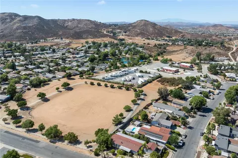 View/Area - 24914 Rainbarrel, Wildomar, CA 92595 photo 13 of 15