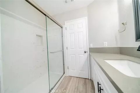 Bath - 827 S Tamarisk Ave, Rialto, CA 92376 photo 2 of 5